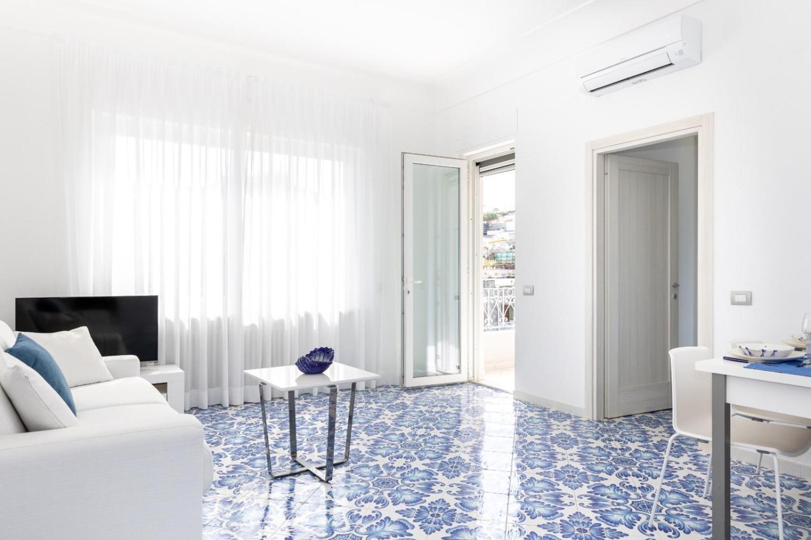 Maison Blue Capri